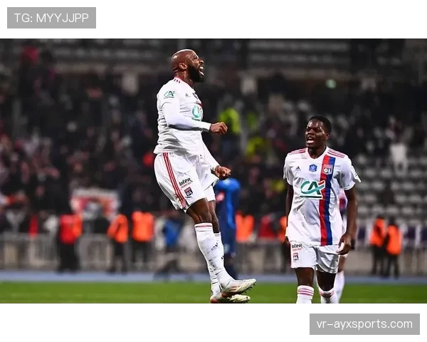 马赛主场2-0击败里昂，继续紧追欧冠区